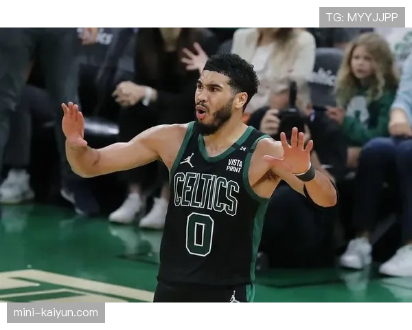 特写:塔图姆抢七失利后于球员通道驻足,2026年东部决赛门票在手中 特写:塔图姆抢七失利后于球员通道驻足,2026年东部决赛门票在手中